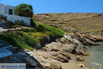 Valmas strand bij Gialos Ios - Eiland Ios - Cycladen foto 214 - Foto van https://www.grieksegids.nl/fotos/ios/normaal/eiland-ios-214.jpg