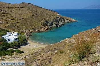 Valmas strand bij Gialos Ios - Eiland Ios - Cycladen foto 220 - Foto van https://www.grieksegids.nl/fotos/ios/normaal/eiland-ios-220.jpg