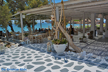 Koumbara Beach bar Chora Ios - Eiland Ios - Cycladen foto 407 - Foto van https://www.grieksegids.nl/fotos/ios/normaal/eiland-ios-407.jpg