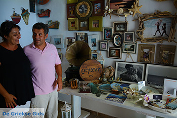 Koumbara Beach bar Chora Ios - Eiland Ios - Cycladen foto 409 - Foto van https://www.grieksegids.nl/fotos/ios/normaal/eiland-ios-409.jpg