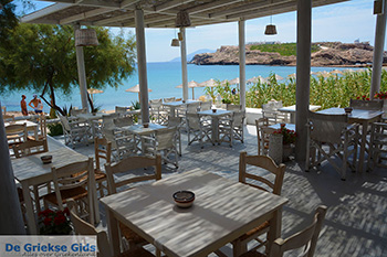 Koumbara Beach bar Chora Ios - Eiland Ios - Cycladen foto 413 - Foto van https://www.grieksegids.nl/fotos/ios/normaal/eiland-ios-413.jpg