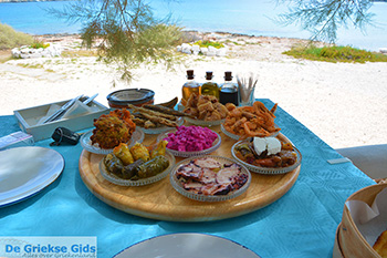 Koumbara Beach bar Chora Ios - Eiland Ios - Cycladen foto 425 - Foto van https://www.grieksegids.nl/fotos/ios/normaal/eiland-ios-425.jpg