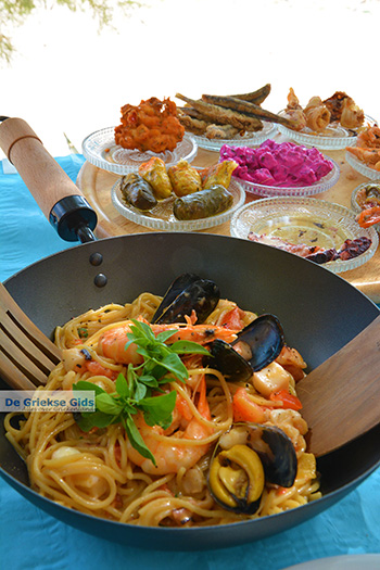 Koumbara Beach bar Chora Ios - Eiland Ios - Cycladen foto 431 - Foto van https://www.grieksegids.nl/fotos/ios/normaal/eiland-ios-431.jpg