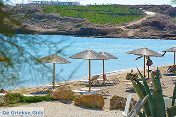 Koumbara Beach Chora Ios - Eiland Ios - Cycladen foto 432 - Foto van https://www.grieksegids.nl/fotos/ios/normaal/eiland-ios-432.jpg