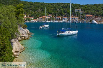 Kioni Ithaki - Ionische eilanden -  Foto 1 - Foto van https://www.grieksegids.nl/fotos/ithaki/kioni/350pix/kioni-ithaki-001.jpg