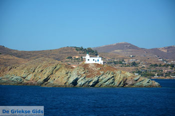 Vuurtoren Aghios Nikolaos bij gelijknamige baai | Kea (Tzia) | foto 2 - Foto van https://www.grieksegids.nl/fotos/kea-tzia/normaal/kea-tzia-griekenland-031.jpg
