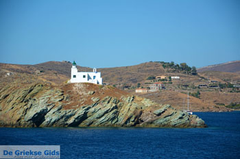 Vuurtoren Aghios Nikolaos bij gelijknamige baai | Kea (Tzia) | foto 3 - Foto van https://www.grieksegids.nl/fotos/kea-tzia/normaal/kea-tzia-griekenland-032.jpg