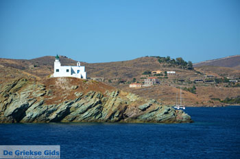 Vuurtoren Aghios Nikolaos bij gelijknamige baai | Kea (Tzia) | foto 4 - Foto van https://www.grieksegids.nl/fotos/kea-tzia/normaal/kea-tzia-griekenland-033.jpg