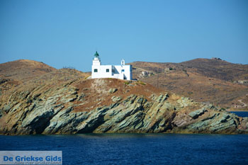 Vuurtoren Aghios Nikolaos bij gelijknamige baai | Kea (Tzia) | foto 5 - Foto van https://www.grieksegids.nl/fotos/kea-tzia/normaal/kea-tzia-griekenland-034.jpg