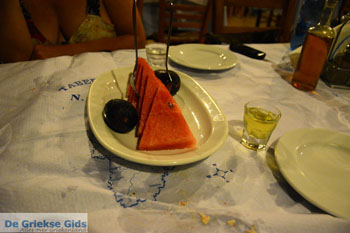 Meloen, vijgen en liqeur bij Taverna I Anna in Otzias | Kea (Tzia) foto 1 - Foto van https://www.grieksegids.nl/fotos/kea-tzia/normaal/kea-tzia-griekenland-159.jpg