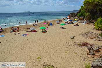 Makris Gialos strand in Lassi Kefalonia - 1 - Foto van https://www.grieksegids.nl/fotos/kefalonia/350pix/lassi-kefalonia-001.jpg