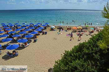 Makris Gialos strand in Lassi Kefalonia - 9 - Foto van https://www.grieksegids.nl/fotos/kefalonia/350pix/lassi-kefalonia-009.jpg