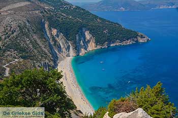 Myrtos Kefalonia - 5 - Foto van https://www.grieksegids.nl/fotos/kefalonia/350pix/myrtos-kefalonia-005.jpg