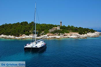 Fiskardo - Kefalonia - Foto 6 - Foto van https://www.grieksegids.nl/fotos/kefalonia/fiskardo/normaal/fiskardo-006.jpg