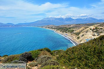 Ida gebergte gezien vanaf Komos - Foto van https://www.grieksegids.nl/fotos/kreta/ida-gebergte/normaal/ida-gebergte-003.jpg