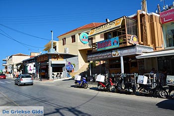 Platanias Kreta - Departement Chania - Foto 11 - Foto van https://www.grieksegids.nl/fotos/kreta/platanias/normaal/platanias-kreta-011.jpg
