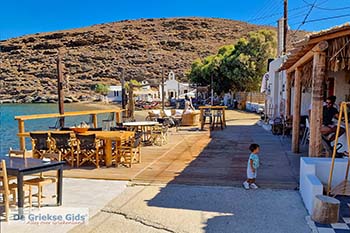 Agia Irini Kythnos - Cycladen Griekenland  - Foto van https://www.grieksegids.nl/fotos/kythnos/normaal/agia-irini-kythnos-003.jpg