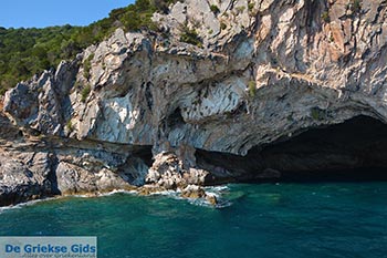 Grot Papanikolis - Meganisi eiland bij Lefkas - Foto 24 - Foto van https://www.grieksegids.nl/fotos/lefkas/meganisi/normaal/meganisi-024.jpg