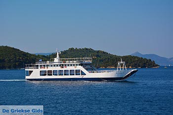 Veerboot Meganisi eiland bij Lefkas - Foto 29 - Foto van https://www.grieksegids.nl/fotos/lefkas/meganisi/normaal/meganisi-029.jpg
