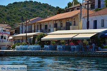 Vathy - Meganisi eiland bij Lefkas - Foto 45 - Foto van https://www.grieksegids.nl/fotos/lefkas/meganisi/normaal/meganisi-045.jpg