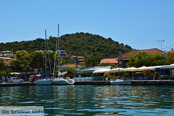 Vathy - Meganisi eiland bij Lefkas - Foto 52 - Foto van https://www.grieksegids.nl/fotos/lefkas/meganisi/normaal/meganisi-052.jpg