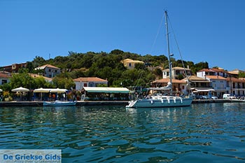 Vathy - Meganisi eiland bij Lefkas - Foto 57 - Foto van https://www.grieksegids.nl/fotos/lefkas/meganisi/normaal/meganisi-057.jpg