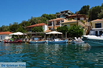 Vathy - Meganisi eiland bij Lefkas - Foto 60 - Foto van https://www.grieksegids.nl/fotos/lefkas/meganisi/normaal/meganisi-060.jpg