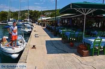Vathy - Meganisi eiland bij Lefkas - Foto 71 - Foto van https://www.grieksegids.nl/fotos/lefkas/meganisi/normaal/meganisi-071.jpg