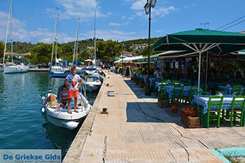 Vathy - Meganisi eiland bij Lefkas - Foto 72 - Foto van https://www.grieksegids.nl/fotos/lefkas/meganisi/normaal/meganisi-072.jpg