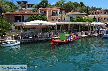 Haven Vathy - Meganisi eiland bij Lefkas - Foto 100 - Foto van https://www.grieksegids.nl/fotos/lefkas/meganisi/normaal/meganisi-100.jpg