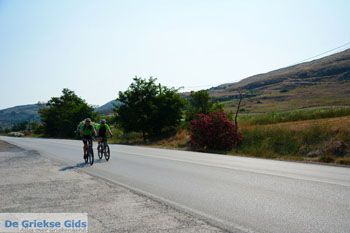Fietsen op Limnos (Lemnos) | Griekenland foto 1 - Foto van https://www.grieksegids.nl/fotos/limnos/lemnos2/normaal/fietsen-fietsers-limnos-001.jpg