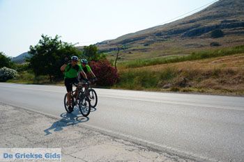Fietsen op Limnos (Lemnos) | Griekenland foto 2 - Foto van https://www.grieksegids.nl/fotos/limnos/lemnos2/normaal/fietsen-fietsers-limnos-002.jpg