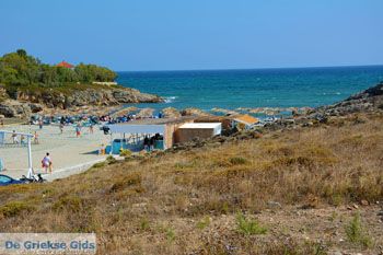 Strand Megalo Fanaraki bij Moudros Limnos (Lemnos) | Foto 24 - Foto van https://www.grieksegids.nl/fotos/limnos/lemnos2/normaal/mikro-fanaraki-moudros-limnos-003.jpg