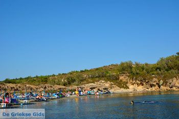 Strand Megalo Fanaraki bij Moudros Limnos (Lemnos) | Foto 94 - Foto van https://www.grieksegids.nl/fotos/limnos/lemnos2/normaal/mikro-fanaraki-moudros-limnos-073.jpg