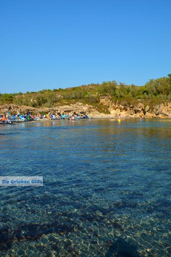 Strand Megalo Fanaraki bij Moudros Limnos (Lemnos) | Foto 97 - Foto van https://www.grieksegids.nl/fotos/limnos/lemnos2/normaal/mikro-fanaraki-moudros-limnos-076.jpg
