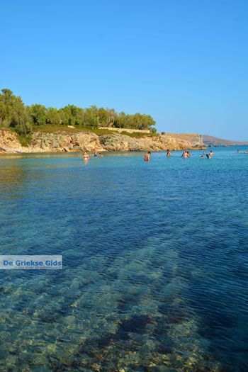 Strand Megalo Fanaraki bij Moudros Limnos (Lemnos) | Foto 98 - Foto van https://www.grieksegids.nl/fotos/limnos/lemnos2/normaal/mikro-fanaraki-moudros-limnos-077.jpg