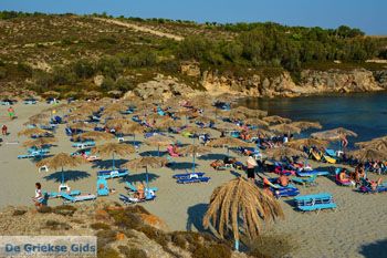 Strand Megalo Fanaraki bij Moudros Limnos (Lemnos) | Foto 103 - Foto van https://www.grieksegids.nl/fotos/limnos/lemnos2/normaal/mikro-fanaraki-moudros-limnos-082.jpg
