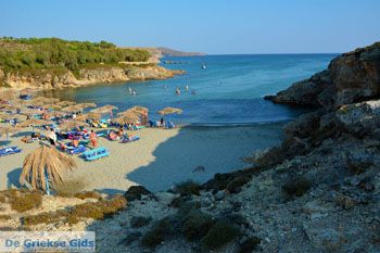 Strand Megalo Fanaraki bij Moudros Limnos (Lemnos) | Foto 105 - Foto van https://www.grieksegids.nl/fotos/limnos/lemnos2/normaal/mikro-fanaraki-moudros-limnos-084.jpg