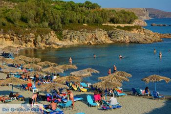 Strand Megalo Fanaraki bij Moudros Limnos (Lemnos) | Foto 107 - Foto van https://www.grieksegids.nl/fotos/limnos/lemnos2/normaal/mikro-fanaraki-moudros-limnos-086.jpg