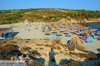 Strand Megalo Fanaraki bij Moudros Limnos (Lemnos) | Foto 112 - Foto van https://www.grieksegids.nl/fotos/limnos/lemnos2/normaal/mikro-fanaraki-moudros-limnos-091.jpg