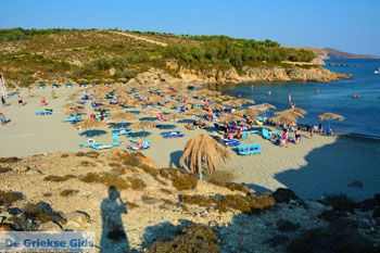 Strand Megalo Fanaraki bij Moudros Limnos (Lemnos) | Foto 113 - Foto van https://www.grieksegids.nl/fotos/limnos/lemnos2/normaal/mikro-fanaraki-moudros-limnos-092.jpg
