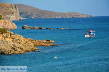 Strand Megalo Fanaraki bij Moudros Limnos (Lemnos) | Foto 117 - Foto van https://www.grieksegids.nl/fotos/limnos/lemnos2/normaal/mikro-fanaraki-moudros-limnos-096.jpg