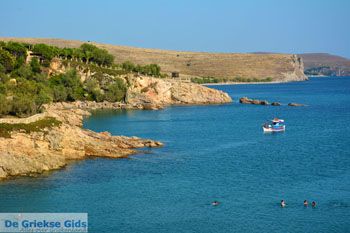 Strand Megalo Fanaraki bij Moudros Limnos (Lemnos) | Foto 125 - Foto van https://www.grieksegids.nl/fotos/limnos/lemnos2/normaal/mikro-fanaraki-moudros-limnos-104.jpg