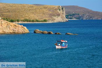 Strand Megalo Fanaraki bij Moudros Limnos (Lemnos) | Foto 141 - Foto van https://www.grieksegids.nl/fotos/limnos/lemnos2/normaal/mikro-fanaraki-moudros-limnos-120.jpg