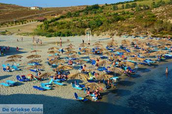 Strand Megalo Fanaraki bij Moudros Limnos (Lemnos) | Foto 143 - Foto van https://www.grieksegids.nl/fotos/limnos/lemnos2/normaal/mikro-fanaraki-moudros-limnos-122.jpg