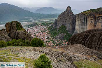 Kalambaka bij Trikala- Griekenland 4 - Foto van https://www.grieksegids.nl/fotos/meteora/350pix/kalambaka-grieksegids-04.jpg