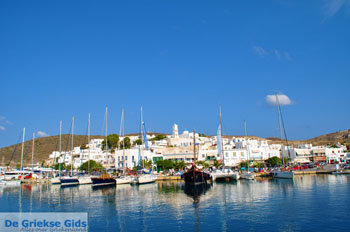 Adamas Milos | Cycladen Griekenland | Foto 2 - Foto van https://www.grieksegids.nl/fotos/milos/adamas/normaal/adamas-002.jpg