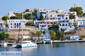 Adamas Milos | Cycladen Griekenland | Foto 8 - Foto van https://www.grieksegids.nl/fotos/milos/adamas/normaal/adamas-008.jpg