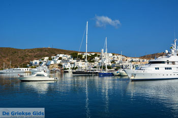 Adamas Milos | Cycladen Griekenland | Foto 46 - Foto van https://www.grieksegids.nl/fotos/milos/adamas/normaal/adamas-046.jpg