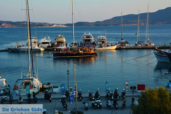 Adamas Milos | Cycladen Griekenland | Foto 60 - Foto van https://www.grieksegids.nl/fotos/milos/adamas/normaal/adamas-060.jpg